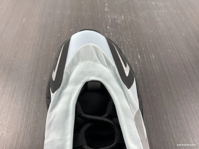Tint GZ0711 Adidas MNVN Yeezy Boost 700 Blue 0811